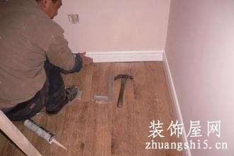 踢脚线粘贴方法是什么？