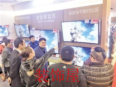 昨日，观音桥一电器商场内部分电视机价格小涨。 本报记者 苑铁力 摄