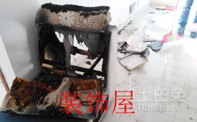 家中无人屋内失火 疑楼上扔烟头引发 一张沙发被烧毁