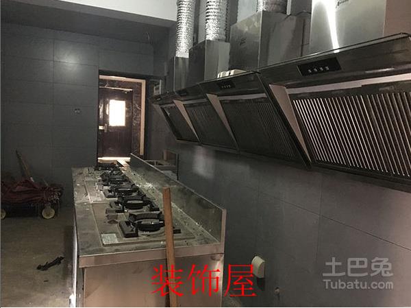 绿景 花园业主家里装6个燃气灶4个油烟机